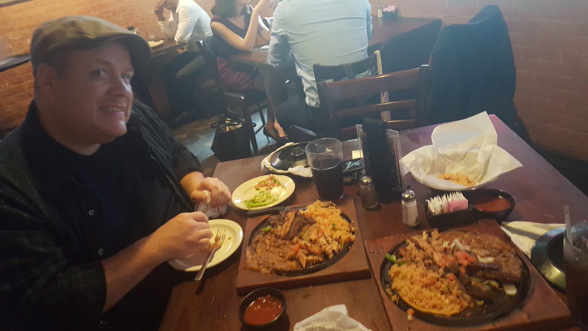 Doug_Pruim's tweet photo. #SeniorBean in #Dallas at #NCA17. :) https://t.co/PyJitYxCj4