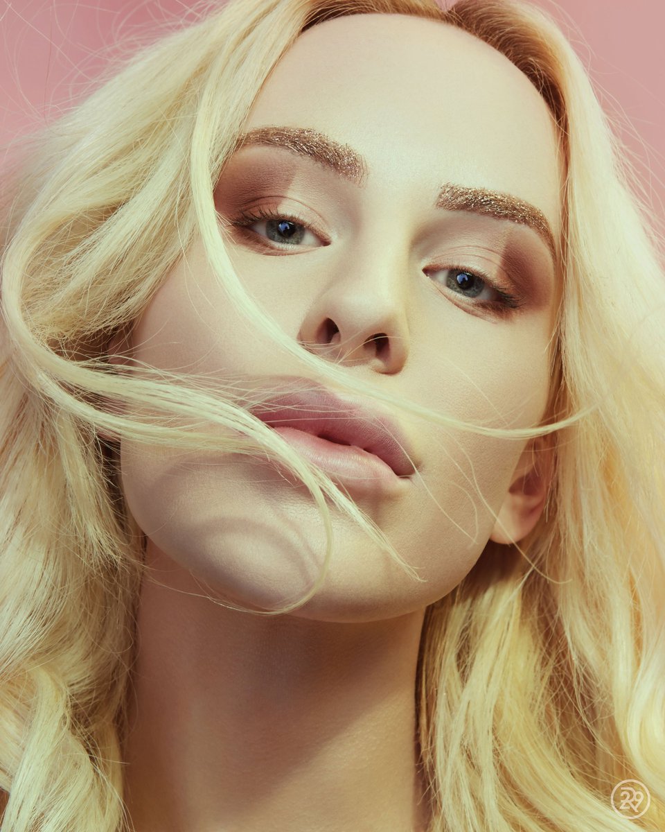 selectmgmtgroup's tweet photo. Dive deep into the life of @TheGigiGorgeous with @Refinery29 's tell all spread on this true beauty 😱 👉 https://t.co/kabZLay5Xd  #gendernation https://t.co/uatXNC3hhe