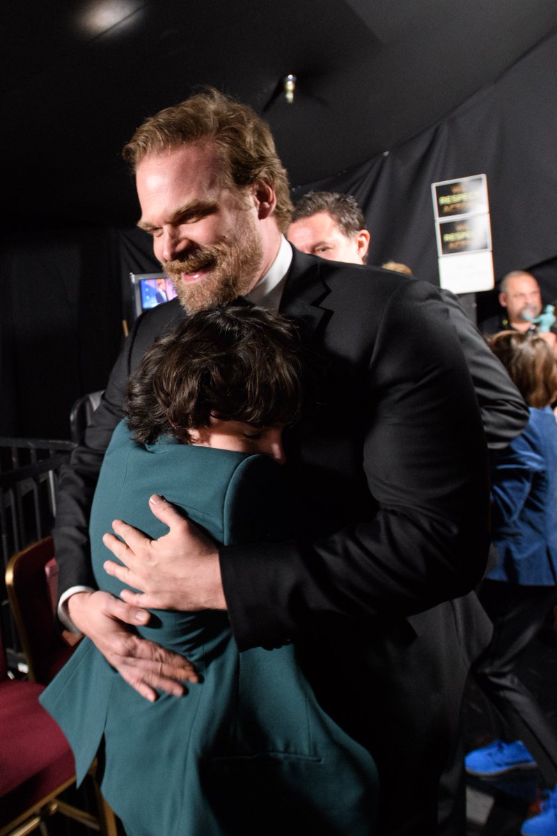 theactorawards's tweet image. .@DavidKHarbour and @FinnSkata spreading the love backstage ❤️ #hugitout #sagawards