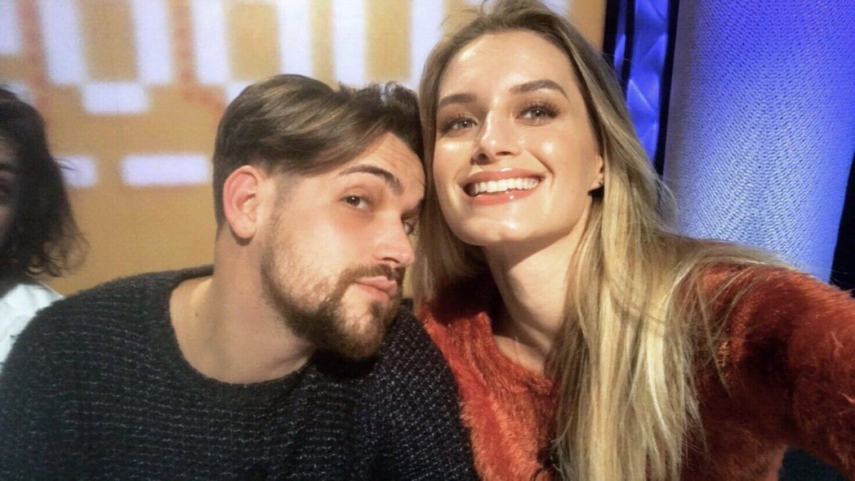 Siamo quasi pronti ... e voi ?!?
In diretta su <a href="/RaiQuattro/">Rai4</a> ultima puntata di #Kudos con <a href="/GiuliaArena2013/">Giulia Arena</a> <a href="/Dile/">Diletta Parlangeli</a> e forse anche <a href="/ilmizzoni/">Matteo Mizzoni</a> <a href="/FrizzoTweet/">Frizzo</a> <a href="/aleilmastro/">Alessandro Mastrantonio</a> 😜