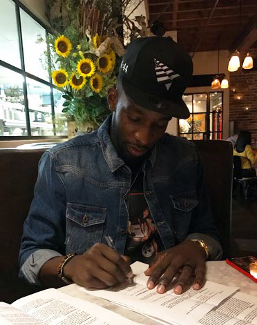 unclejeffgreen's tweet photo. It’s official ✍🏾💎 #RocFam https://t.co/HllbLnZByS