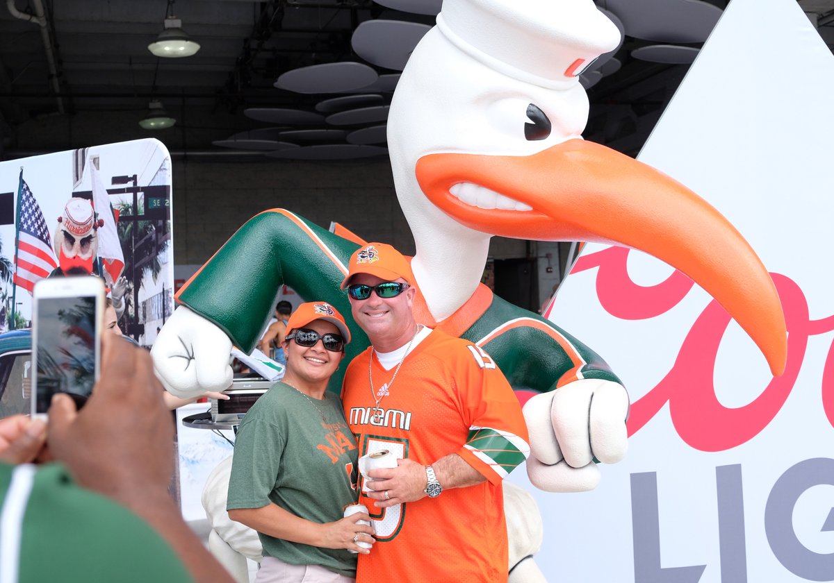 MiamiHurricanes's tweet photo. RT to be entered to win 10 tickets to this weekend’s Coors Light Tailgate at @HardRockStadium! https://t.co/vub2DZQtDD
