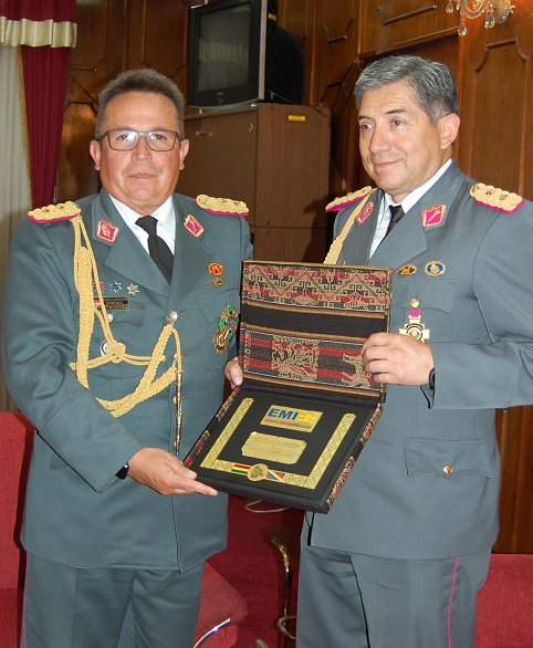 emibolivia's tweet photo. El Rector de la EMI, Gral. Brig. Rommel Morón Romero, en ocasión del 67 Aniversario, procedió al reconocimiento por su apoyo permanente e incondicional a la EMI, la entrega de Plaqueta de Reconocimiento al Inspector General del Ejército, Gral. Brig. William Kaliman Romero https://t.co/rI3KPi9Hwc