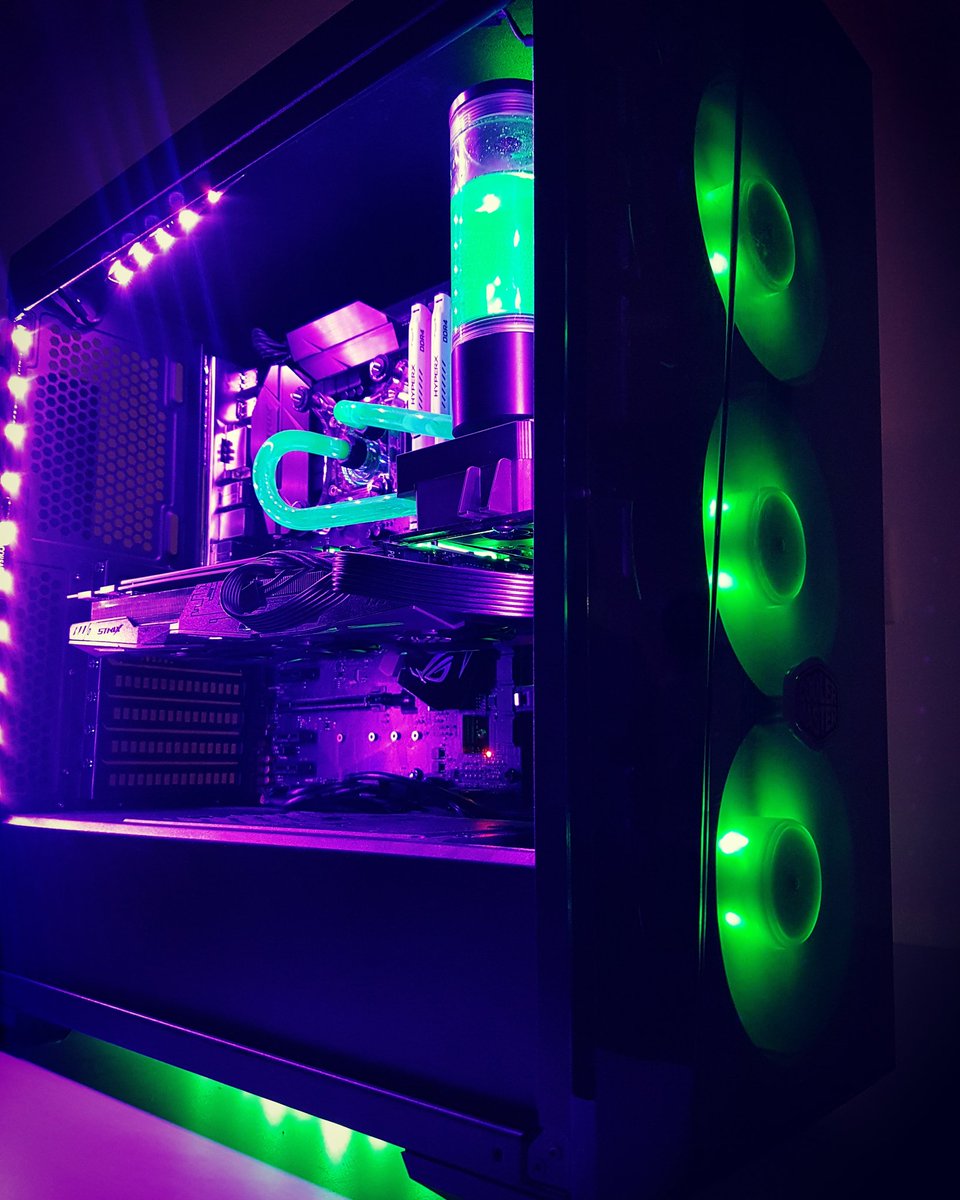 Vitomodder's tweet photo. Nuevos fire y forest edition para @UltimaTfe con hardware @ASUSROGES y @NVIDIAGeForceES y para rematar watercooling @ibercool diosas que no para la fiesta https://t.co/dJRdi0VZ4b