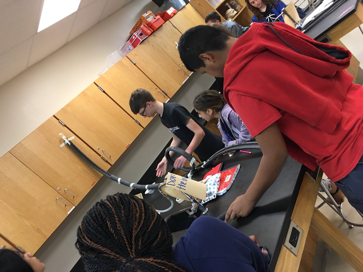 christi_corbin's tweet photo. Roller coaster physics!π’π€π’ππ’#NewtonsLaws #forces #energy #AverageSpeed #FUN #corbinclass #MISDProud @FSMSCubs https://t.co/gBUrHZ5av5