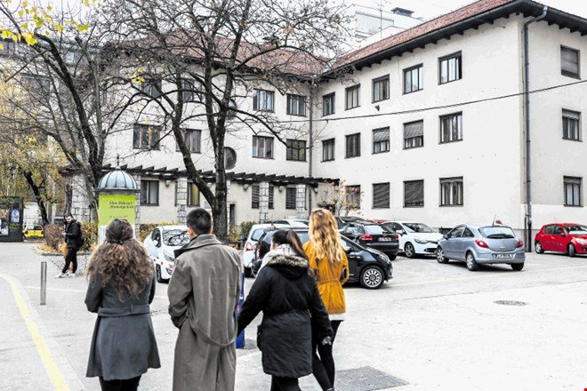 Dnevnik_si's tweet photo. Ministrstvo pripravlja ukinitev zdravstvenega doma za študente https://t.co/mqwwO1KLEU https://t.co/sqIm1JLKWe