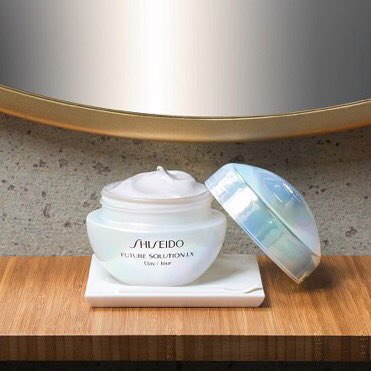 BeautyLivee's tweet photo. Nouveau chez  @Shiseido_FR ! Possibilité de faire des soins en profondeur avec une nouvelle re-formulation Future Solution LX ! Une belle mise en avant des plantes japonaises et de la science moderne 🐲🎎💆🏽‍♀️ #CosmeticsAllAroundTheWorld #Shiseido https://t.co/x0KsZWBbPQ