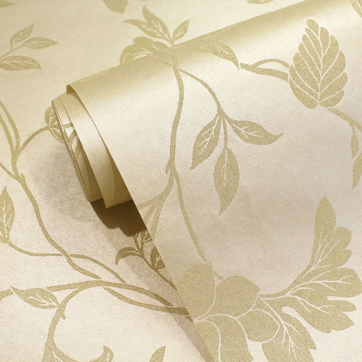 How amazing does our Vymura Bantry Wallpaper in Champagne look...😍
This is definitely #LivingRoomGoals, our customer has created the perfect living room perfect for Xmas🙌🎄

✨buff.ly/2ALSf7G✨