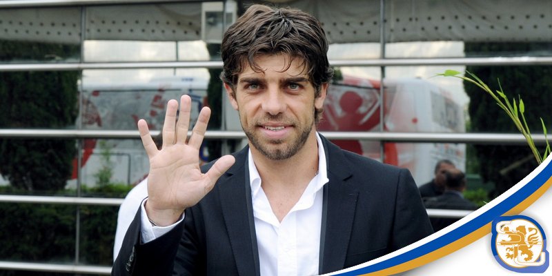 SocialGones's tweet image. Juninho a reçu aujourd&apos;hui à Lyon son diplôme de manager. De quoi envisager de beaux jours dans un avenir proche à l&apos;OL... @JM_Aulas