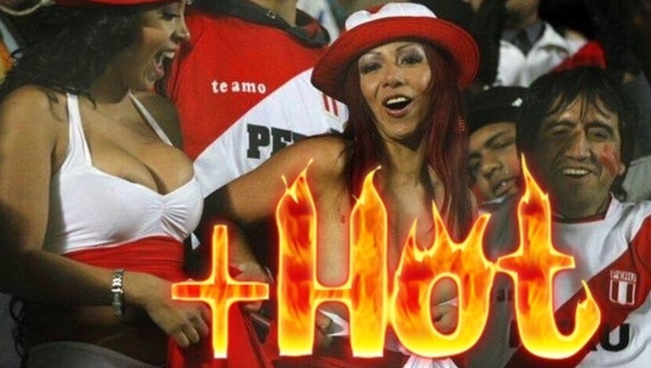 NotiFut_'s tweet photo. EMOCIÓN TOTAL | Aficionada peruana se desnuda luego de que su país clasificara al Mundial: https://t.co/qihVu8JD9v https://t.co/PQffHpjcay