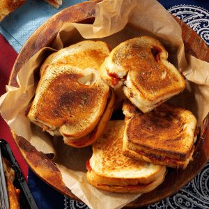 Airstream_Inc's tweet photo. Campfire cooking is the best kind of cooking! Check out these 10 campfire recipes from @TasteOfHome #LiveRiveted https://t.co/qTSF4yfmVd https://t.co/toKhP7rzb8
