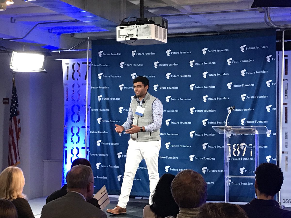 elisatalk's tweet photo. This is @mxersaudio, a company creating a customizable headphone experience, here at the U.Pitch competition. Good luck! #ad #Upitch2017 @FutureFounders @YourFutureEdge https://t.co/z88Yy12ciQ