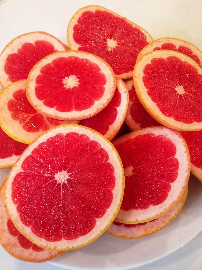 zeggzeggz's tweet photo. Prepping citrus for another great @TopsLouisville shoot! #Zeggz #BubblzMachine #TOPSlouisville https://t.co/TUkNVFEpDZ