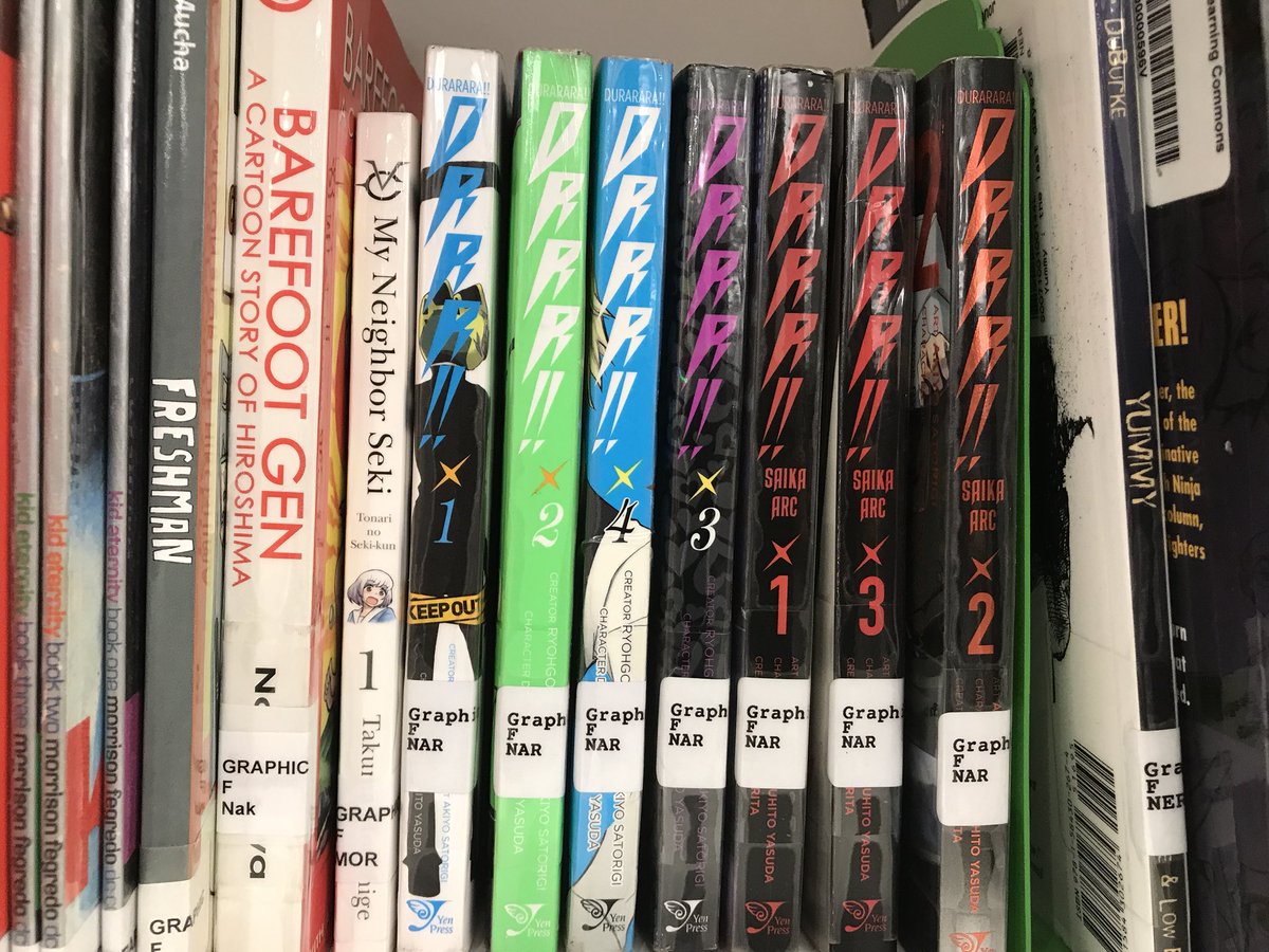 _naka_193's tweet photo. やっぱり日本の漫画人気だ～！図書室行ったら結構あったし、人もめっちゃいた！進撃とか、ナルトとか、エヴァとかの有名なやつから、好きなやつまで色々w https://t.co/6OrwvrYZUp