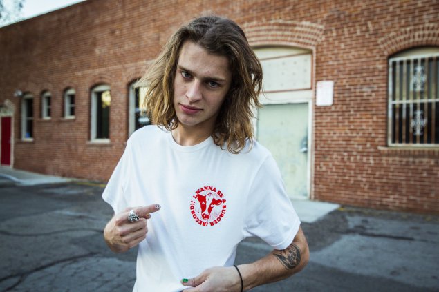 t_h_i_s______'s tweet photo. Totalmente un concepto Volcom + Burger Records...⚡️😎💛✨
@Volcomlatam #volcomlatam 
https://t.co/Bleg3IQ1Ie https://t.co/E7PbuM5kA9