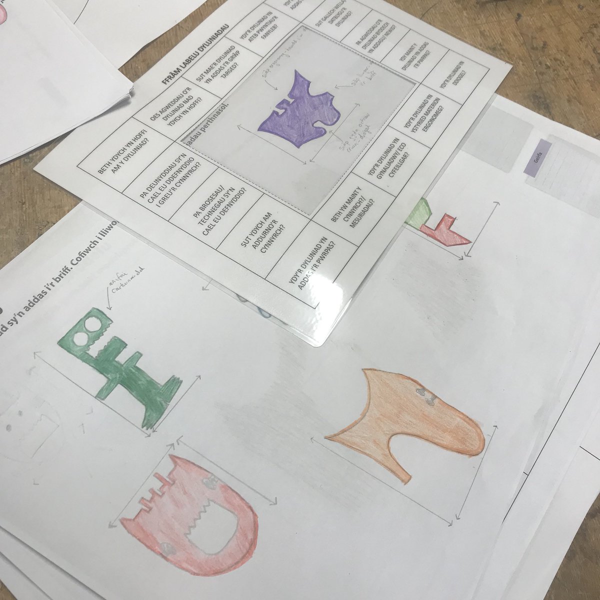Sgiliau dylunio bl.9 ✏️💭 

Great design skills from year 9 students ✏️💭