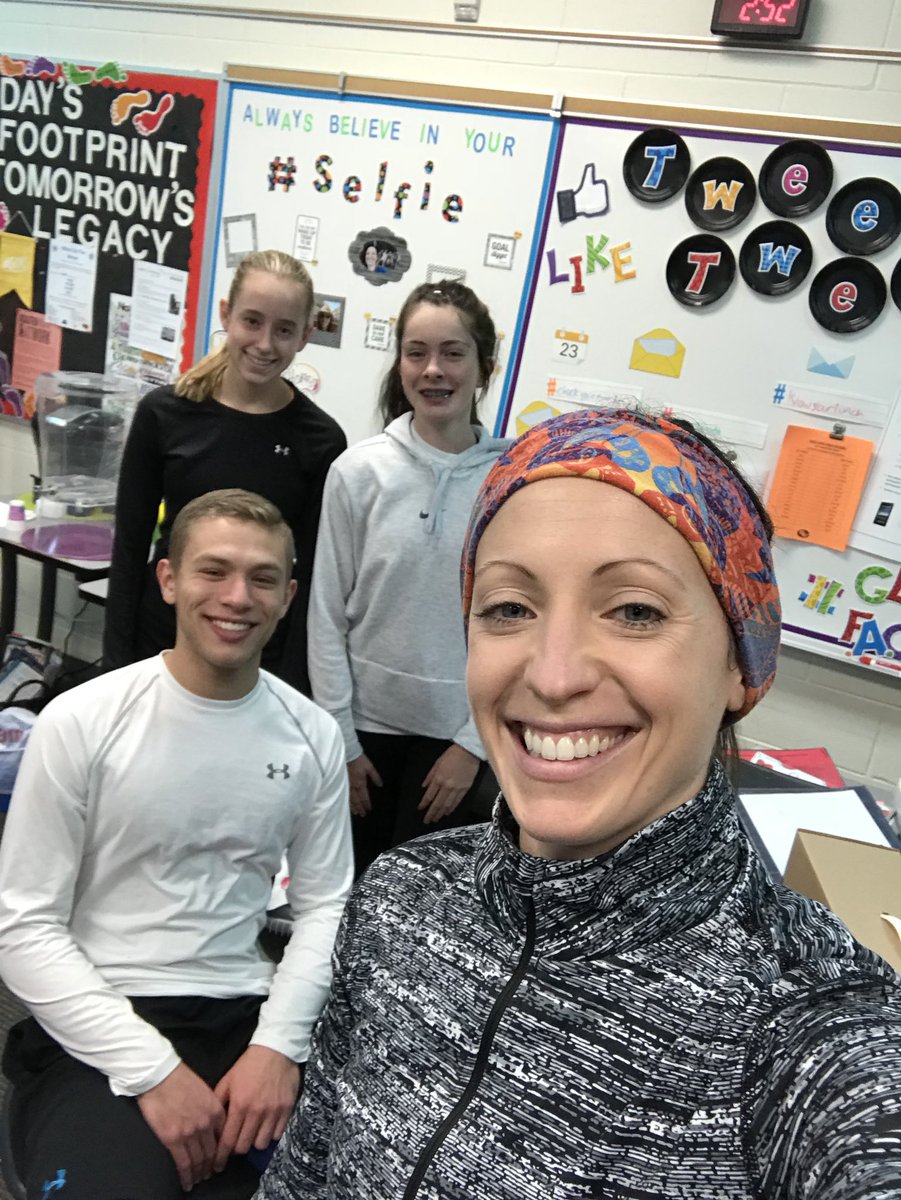 msaddy2405's tweet photo. The Happy Feet Club getting our 30 minutes of moving in. 🏃🏻‍♀️🏃🏻🚶🏻‍♀️🚶🏻🤗 Join us again on 12/7. #glcshs #getmoving #walkjogrun #jointhefun #alwaysbelieveinyourselfie #ilikehashtags @MrSimmsAP @DonJEastman https://t.co/QsdBa2cRw1