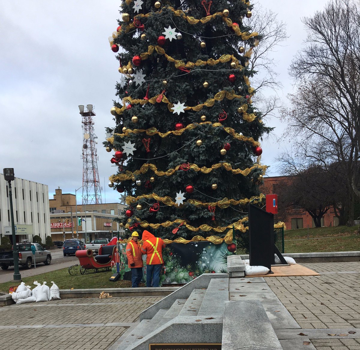 Getting ready for tonight! Looking forward to seeing everyone at the Community Tree Lighting Celebration! https://t.co/ie2UKcqvSo