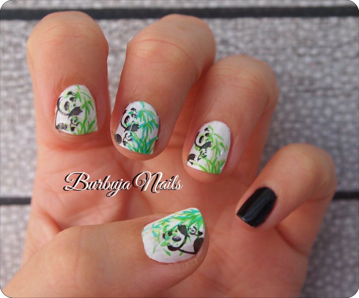 BurbujaNails's tweet photo. Buenas noches bombones!!#RetoColoresCosasDeChicasVol5 con el color negro y mi propuesta son estos panditas🐼comiendo bambú. La estampación del panda la he hecho con la placa #BP35 de @bornprettystore y el bambú con doble estampación en dos tonos de verde de la placa #m99 https://t.co/tzRm9aOQPl