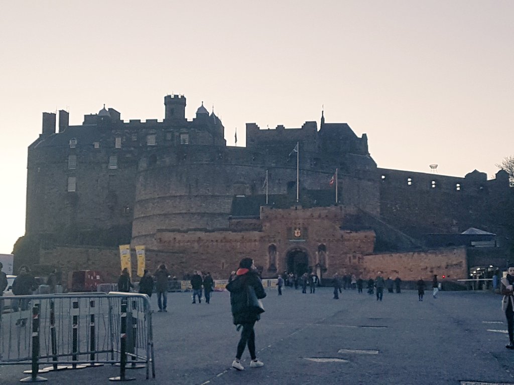 The benefits of covering <a href="/ScotlandEastPI/">ScotlandEastSolus</a> ..... Edinburgh castle on your doorstep 😍🏰