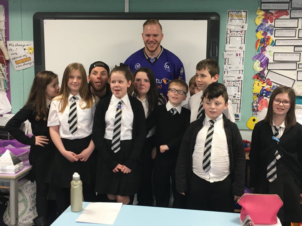 ClanIHC's tweet photo. π· IMAGES π·: @Adam88Brace & @dotes_28 enjoying their visit to @BusbyPrimary on Wednesday as part of the @ChivasRegalUK Clan in the Community programme β¬οΈ
#PurpleArmy #Glasgow #ClanInTheCommunity https://t.co/YJXImnYSu9