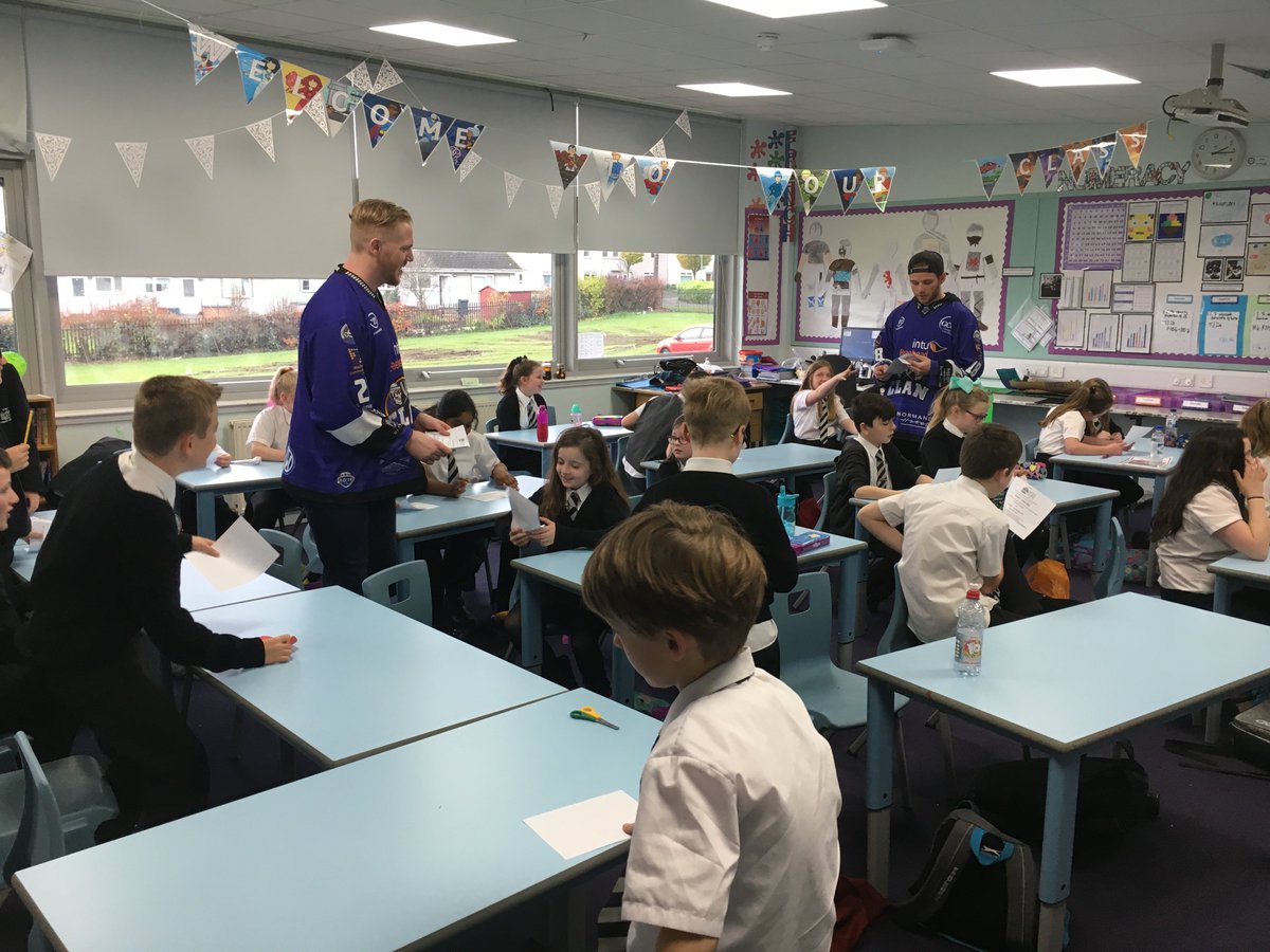 ClanIHC's tweet photo. π· IMAGES π·: @Adam88Brace & @dotes_28 enjoying their visit to @BusbyPrimary on Wednesday as part of the @ChivasRegalUK Clan in the Community programme β¬οΈ
#PurpleArmy #Glasgow #ClanInTheCommunity https://t.co/YJXImnYSu9