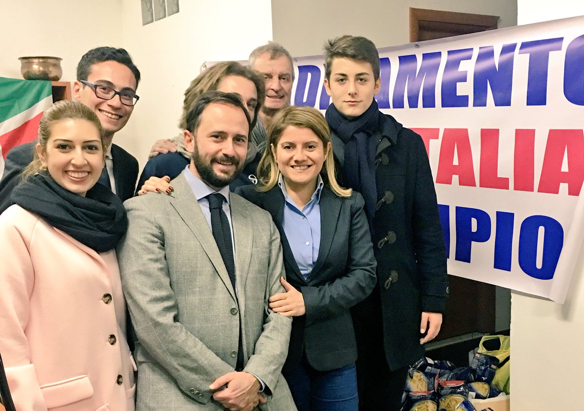 figiovanilazio's tweet photo. Un bellissimo pomeriggio all'insegna della #Solidarietà in #VIIIMunicipio. Abbiamo donato un contributo concreto ai romani meno fortunati. #AutunnoAzzurro @AngieCalabria @Antonio_Tajani @ForzaItalia_RM @forza_italia https://t.co/gJ9dFSt3SM
