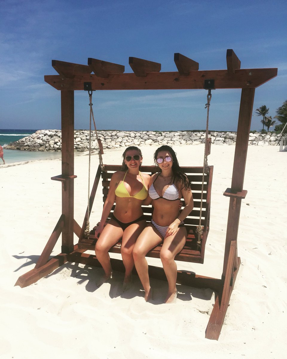 lexystoppert's tweet photo. happy birthday u sexy thang💛 I hope you have an awesome day! wish we were back on the beach 2gether:( ILY💞 @_myahfowler https://t.co/qrSPYY4SlZ