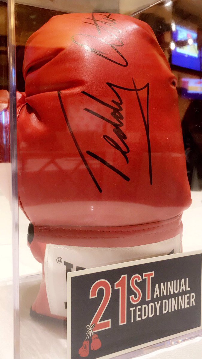 Perspect_studio's tweet image. The Atmosphere is Crazy! @TeddyAtlasFound 🥊 Stage is Set #NYC #StatenIsland #Perspectus Studio @HiltonGardenInn Honor to be Here! T-Minus 2 Hrs Till Rumble