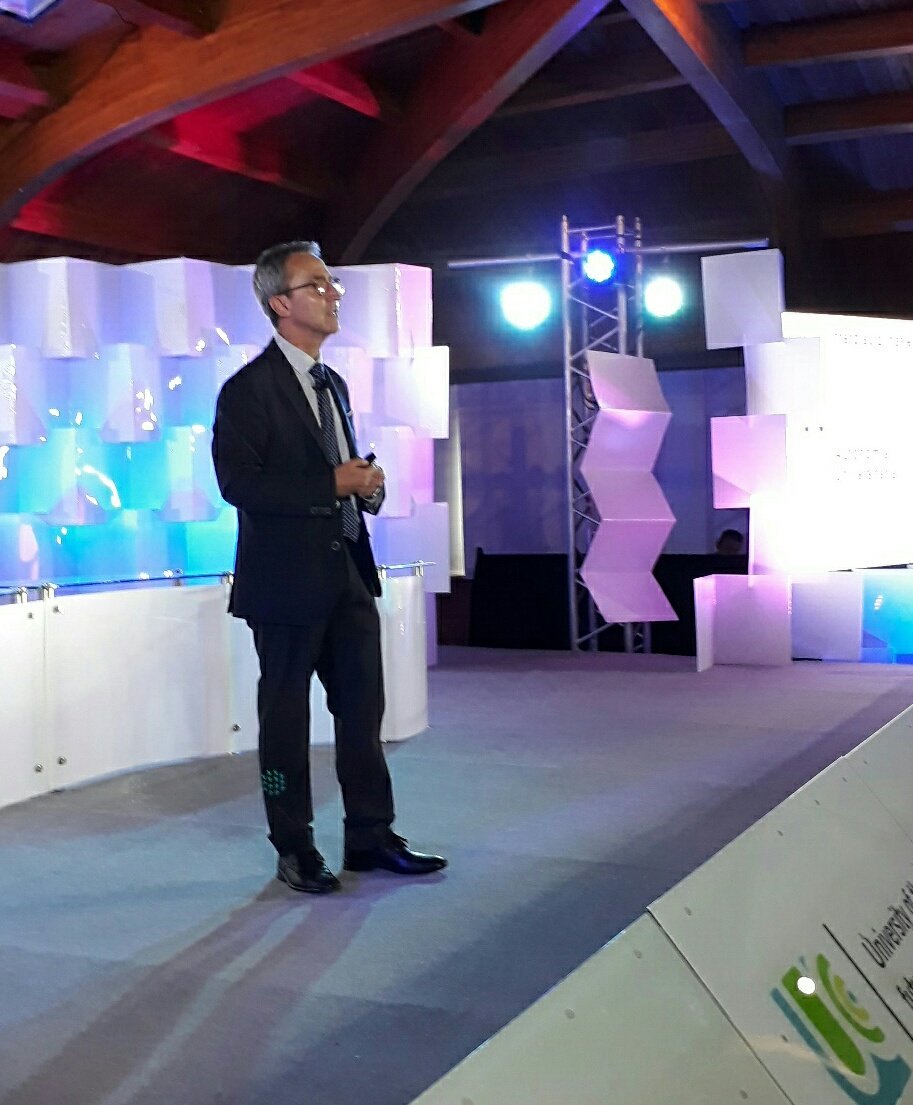 RectoraUCC's tweet photo. "Si no hay interdisciplinariedad no habrá innovación" dice @jduart durante el cierre del Congreso Internacional #futuroUniversidad https://t.co/yKQd4gUSJN