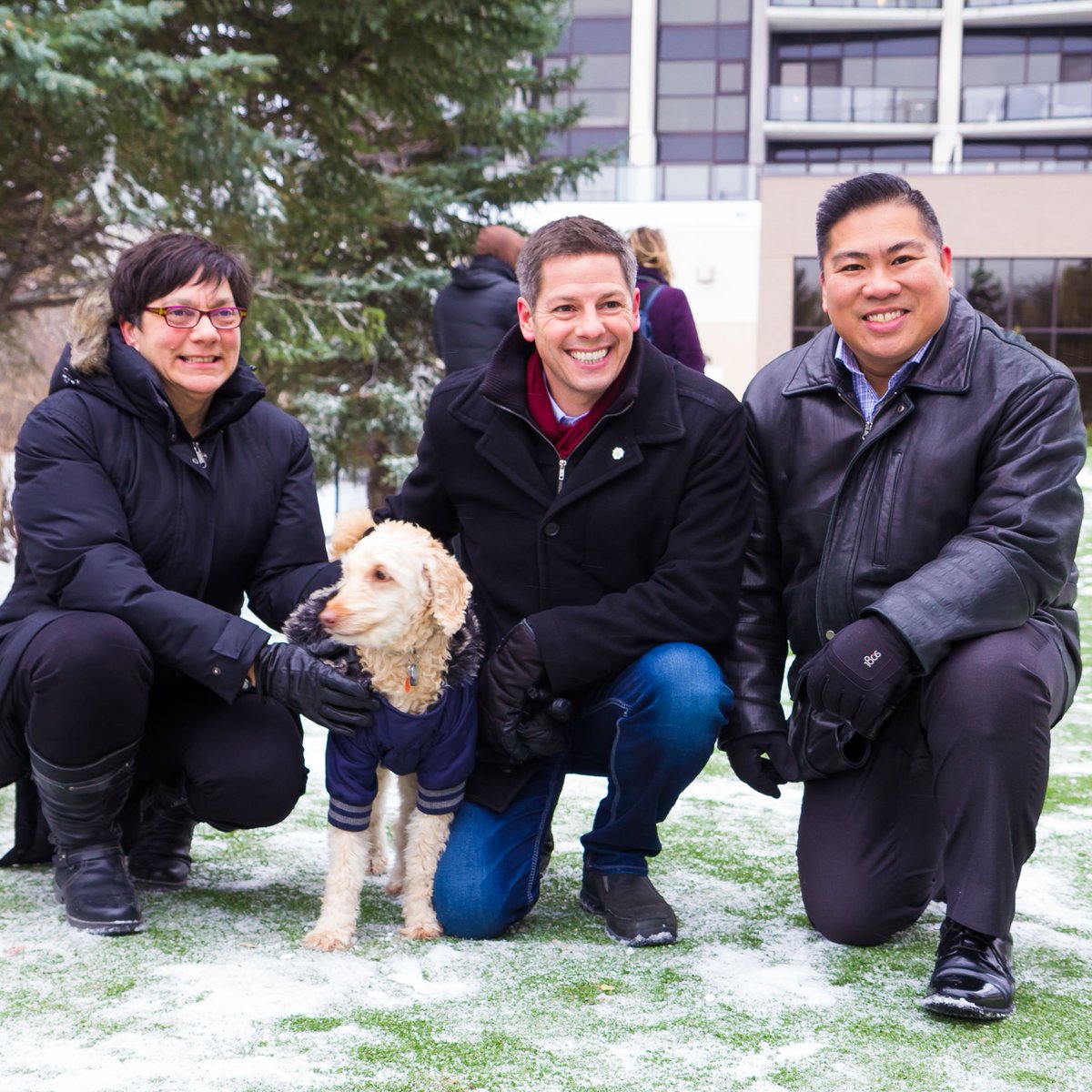 BrianTDBowman's tweet photo. Today was more of a leash-cutting than a ribbon-cutting! Proud to open #Winnipeg's first Downtown Dog Park this morning. Another great amenity for Winnipeggers who live, work, or play downtown! https://t.co/uxO56Ngt74 https://t.co/MVQCp9pUEb