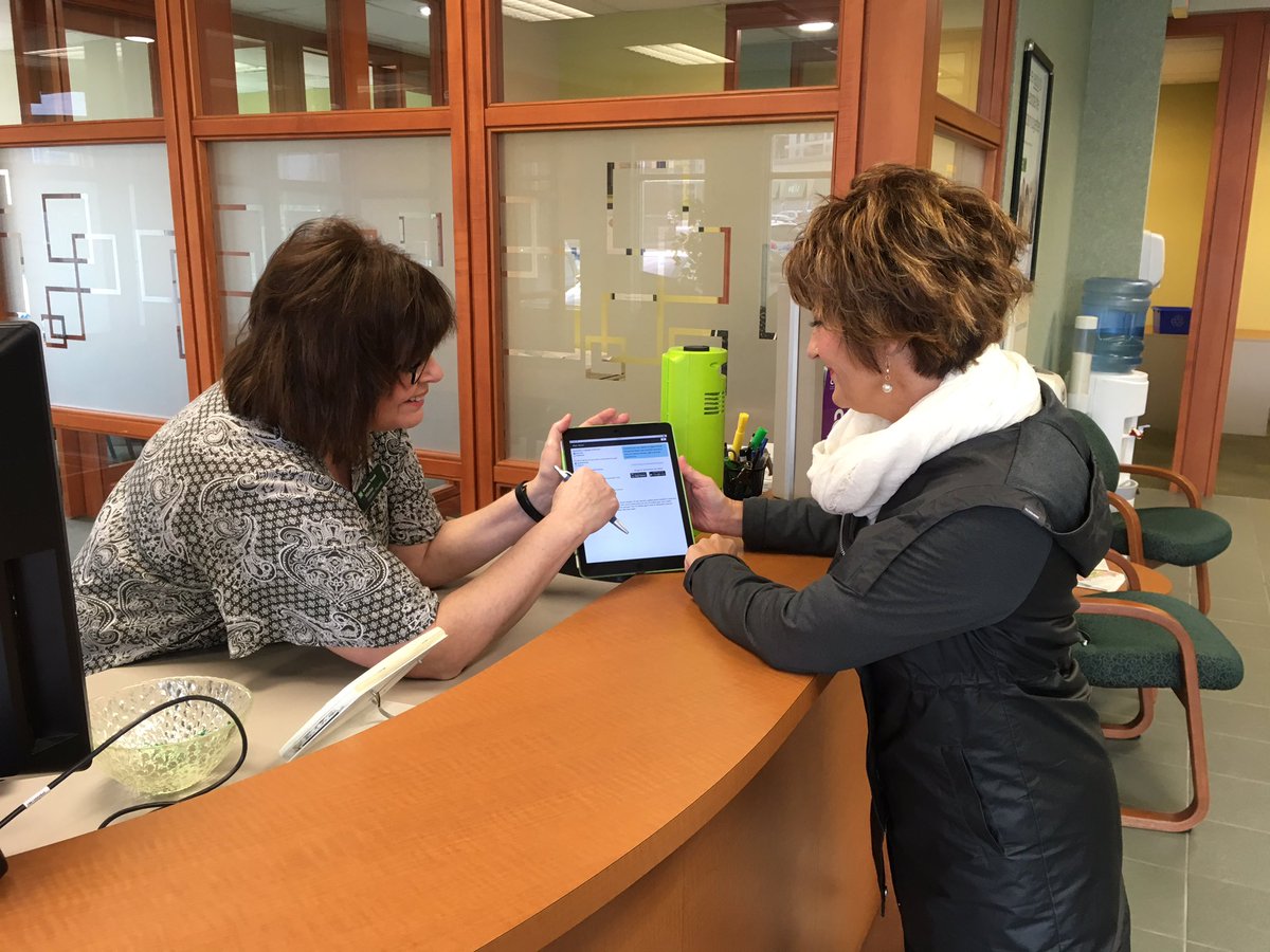 robertopaesan's tweet photo. Br#2508 and Marisa making our customers feel right at home with their digital banking!  #DYK  @MarcoDM_TD https://t.co/pys00uLM6r