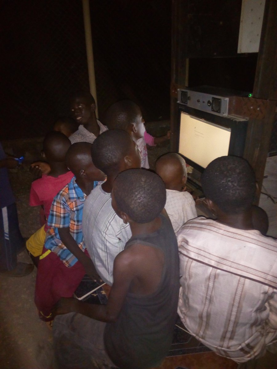 SulejaHub's tweet photo. Even at night the Children enjoy their free Hello Hub build by @ProjectsforAll @katrinmacmillan https://t.co/8mZA6wP1GA
