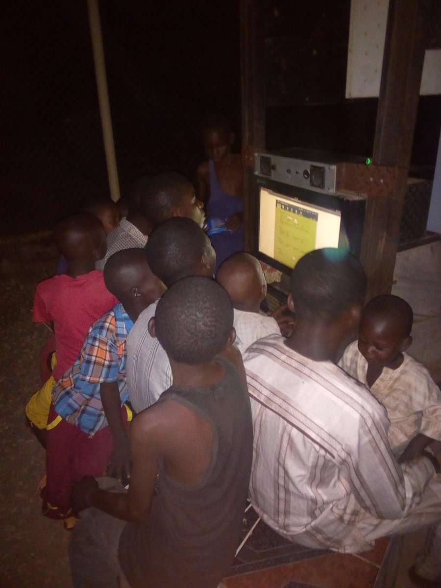 SulejaHub's tweet photo. Even at night the Children enjoy their free Hello Hub build by @ProjectsforAll @katrinmacmillan https://t.co/8mZA6wP1GA