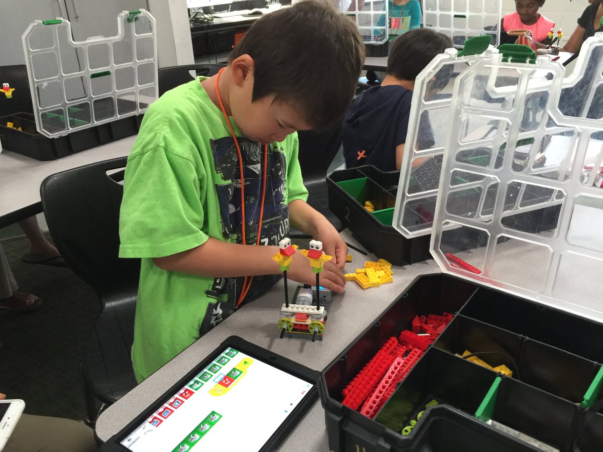 MrNeibauer's tweet image. @CCSDSTEM classrooms that focus on STEM foundational thinking shift students away from learning isolated facts and moving towards experience-based inquiry w/ multiple opportunities for independent learning.  #STEMequalAccess #CCSDSTEM