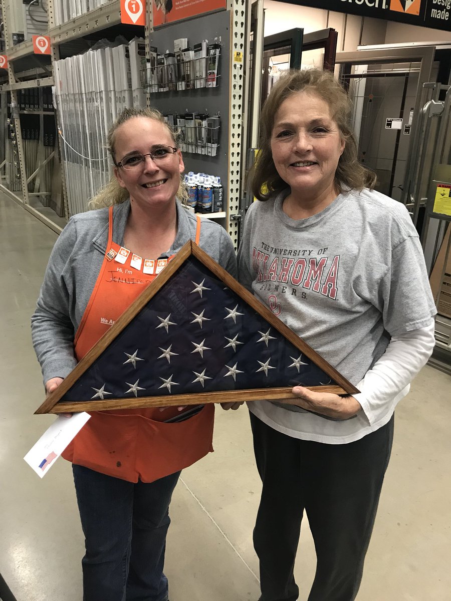 3917 Jennifer donated The Veterans Flag Case to 29 year Marine and Air Force Combat Medic Denna, an amazing woman!! #SWBEST #orangepromise #veterans