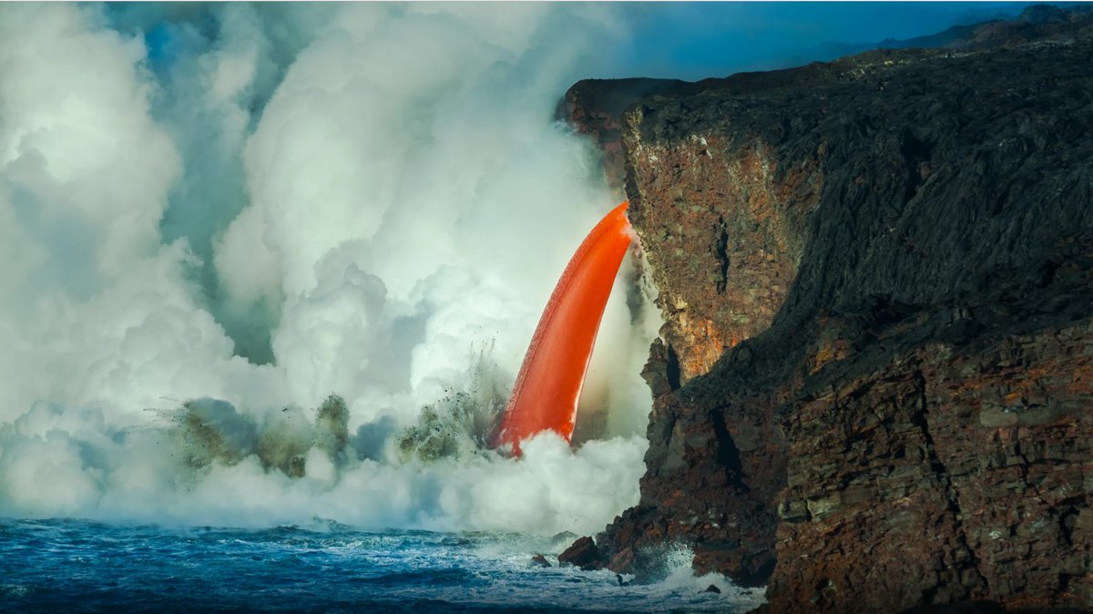 4Discoveryland's tweet photo. Hawaii.
A volcano erupting into the sea
#hawaii #lava #sea #volcano #HawaiianPro #travel #discovery #nature #amazing #explore #photography #landscape https://t.co/HSXcuaLAb8