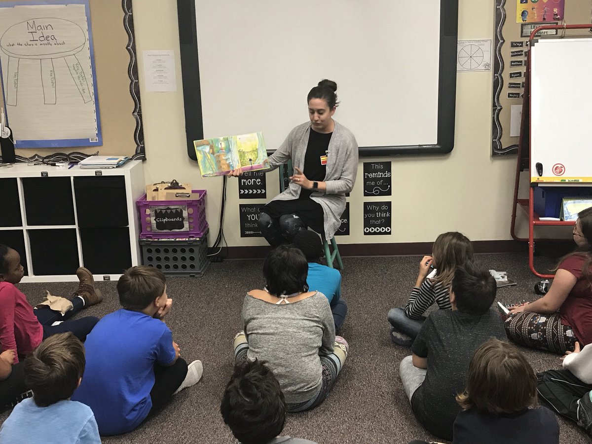 LA3rdHorntvedt's tweet photo. Today a community reader came into our classroom to help us celebrate American Education Week! #celebrate #gfpsla #reading https://t.co/mzN15jJ80Q