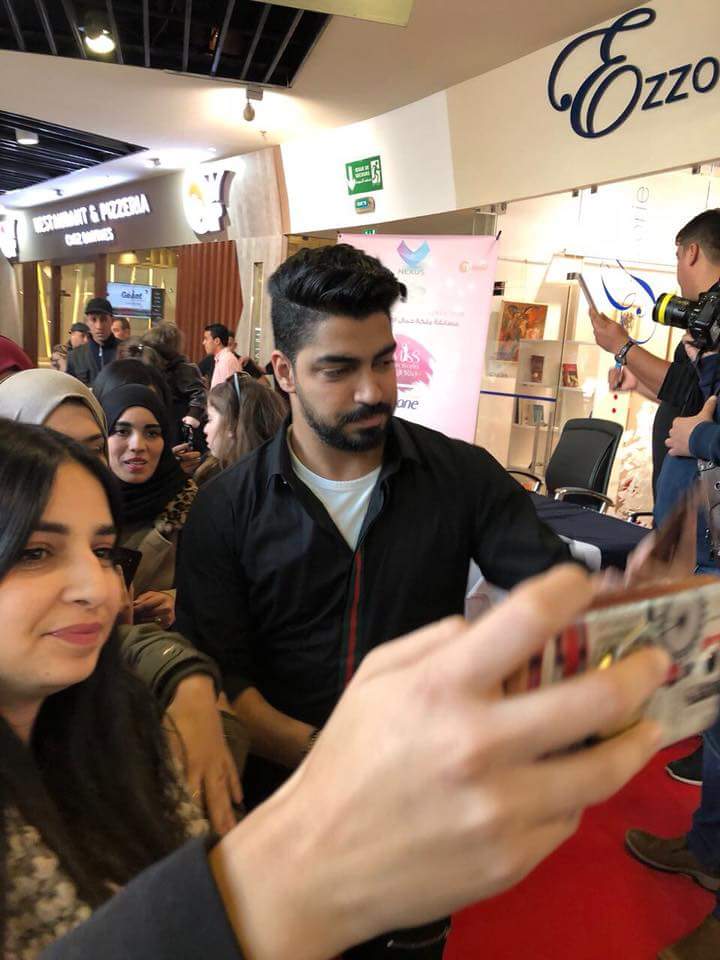 nojomsataarac12's tweet photo. #مينا_عطا @Mina_Atta_ يصل #الجزائر وباستقابله الفانز #MinaAtta https://t.co/2LkRbczwRx