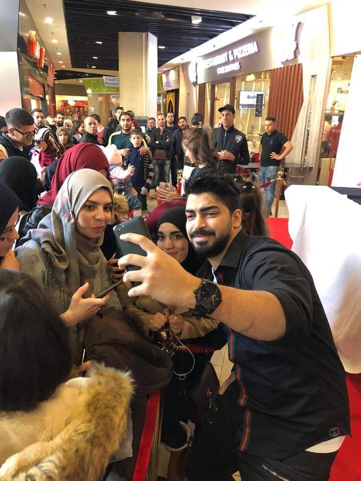 nojomsataarac12's tweet photo. #مينا_عطا @Mina_Atta_ يصل #الجزائر وباستقابله الفانز #MinaAtta https://t.co/2LkRbczwRx