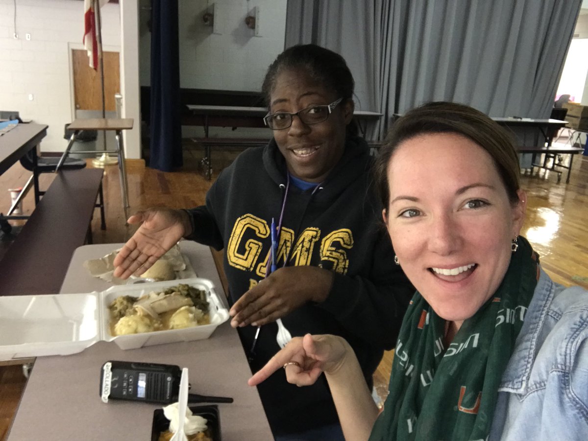 KristinaCromer's tweet image. Thanksgiving dinner for lunch in between lunch duty #stageview #ALLthegravy Thank you, @PCorr11 🍁🦃