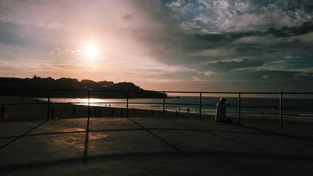 jondarren's tweet photo. It’s a new dawn. It’s a new day. #Photography #Sydney #SydneyMoments #Bondi #BondiBeach #BeachLife #WakeUp #Rise #Sunrise #Escape #Sand #Surf #Health #Friday #Clouds #ChasingHarshLight #Gazing #Watch #Dawn #NewDay #iPhoneX https://t.co/HwBnaDfCrK https://t.co/Ta9but8J7t