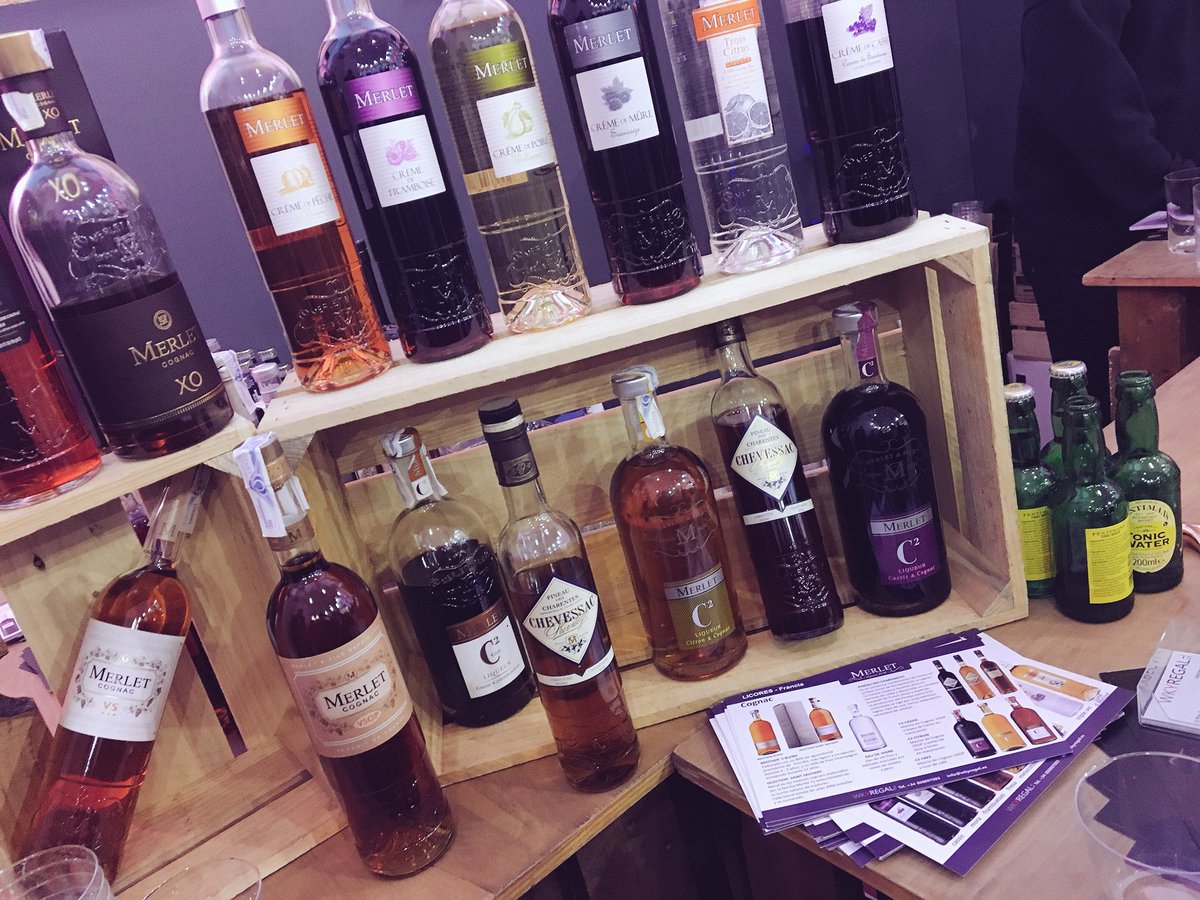 TeresaOtazu's tweet photo. #FIBAR2017 #spirits #bartenders #destilados #valladolid 🍸 #cheers https://t.co/RPeGKX05Uo