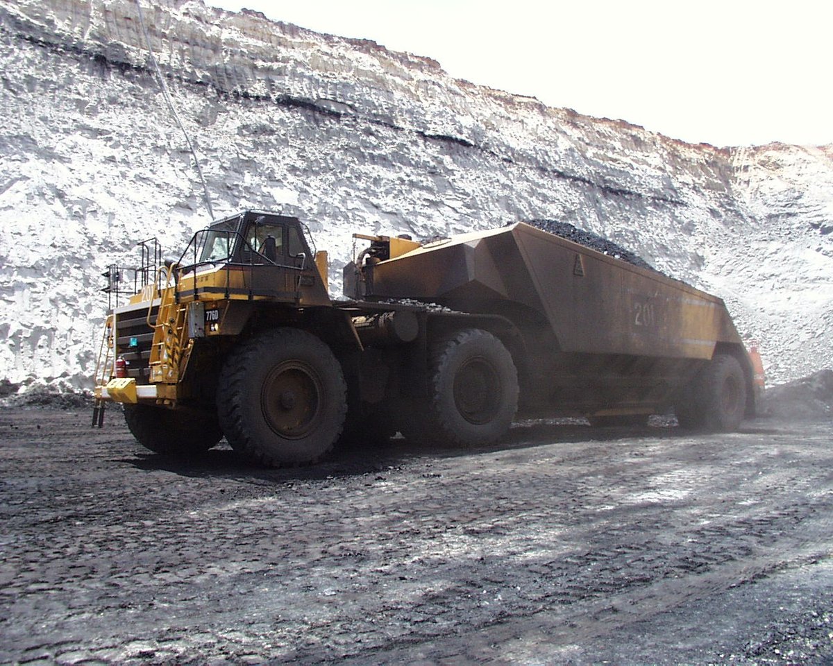 MegaCorpWW's tweet photo. #ThrowbackThursday Here we have old dinosaurs - 160 ton Mega Coal Haulers on CAT 776D chassis @ Alcoa mine in Texas from 1998-2000. #Texas #coal #Mining #Alcoa #heavyequipment #776D #CAT776D #GenuineMega #MegaWorldwide #Coalhauler https://t.co/SXTfod1ne7