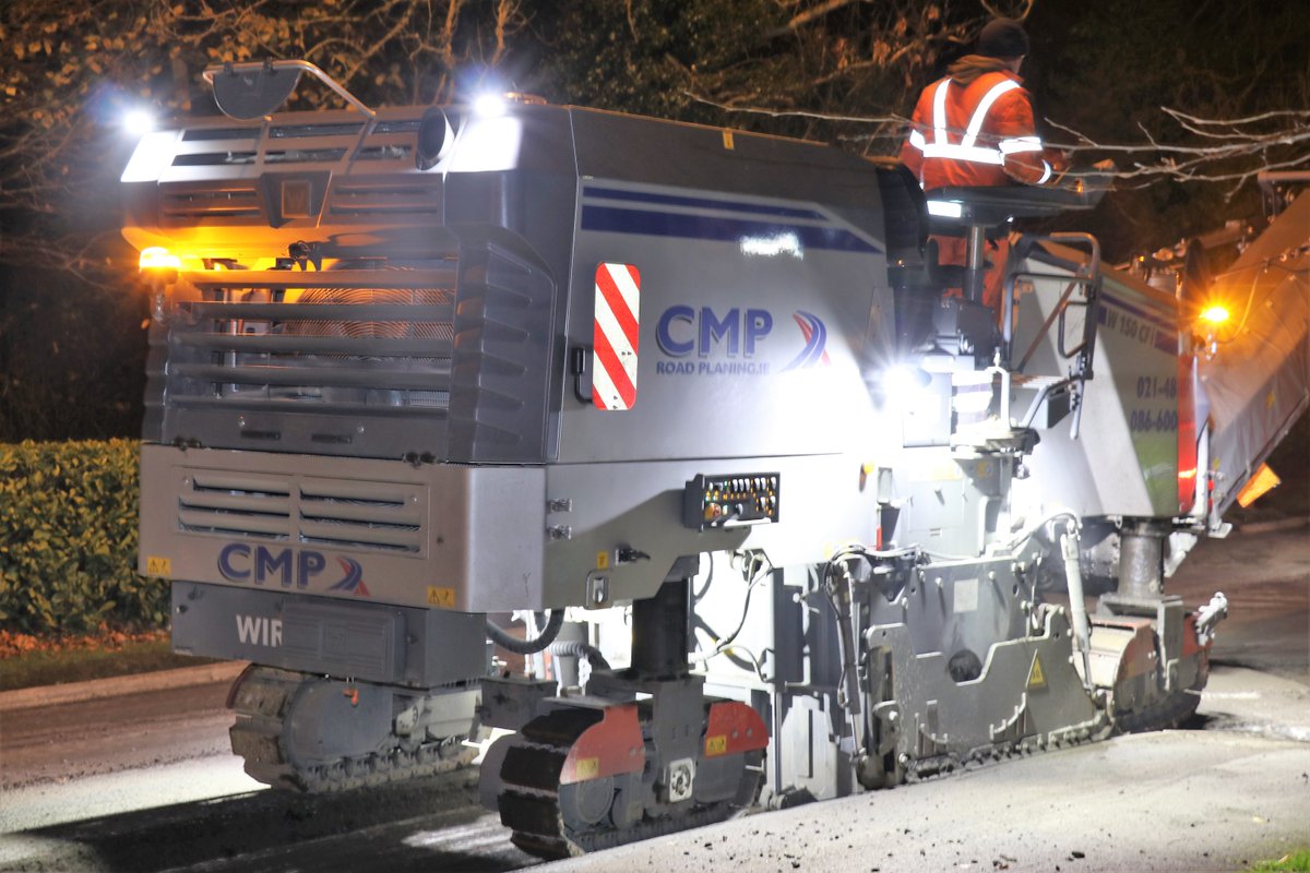 TTNewbridge's tweet photo. The contractors & employees from #Arkil & #CMPRoadPlaning are working through the nighs this week to re-surface #GreatConnell Rd. in #Newbridge
Understand the shredded (former) road surface materials are #reused in later projects!
Nice job @KildareCoCo https://t.co/ytHkYbgmIm