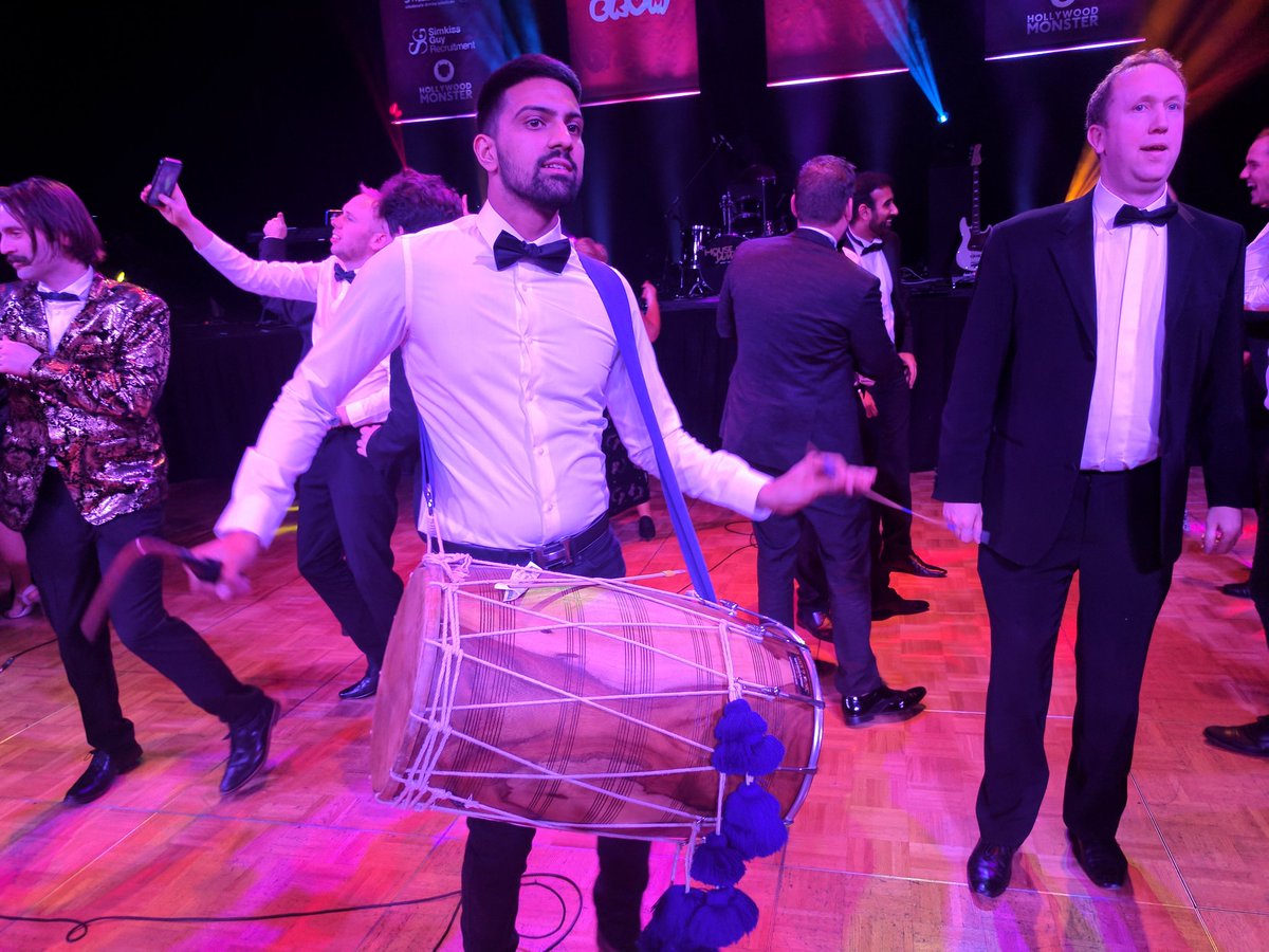 What better entertainment the dhol drummers for the <a href="/CurryKingOfBrum/">Curry King Of Brum</a> event in aid of <a href="/LoveBrumUK/">LoveBrumUK</a> 🥁 #CKOB #CKOB17 #Birmingham