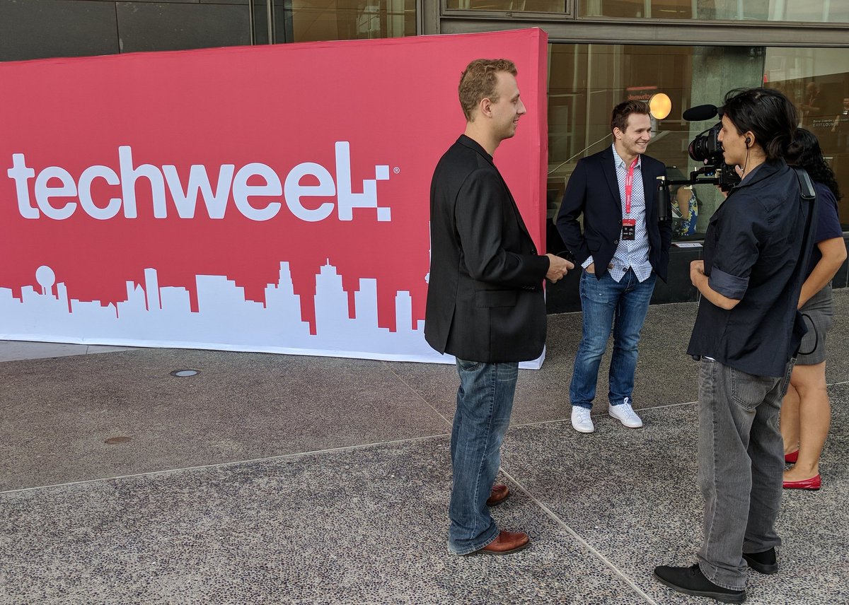 mystartup_live's tweet photo. We are livestreaming today from #TechweekLA @appleboxnetwork !! Please tune @ https://t.co/1eNYhUpCYv https://t.co/f0hu0OkHfA