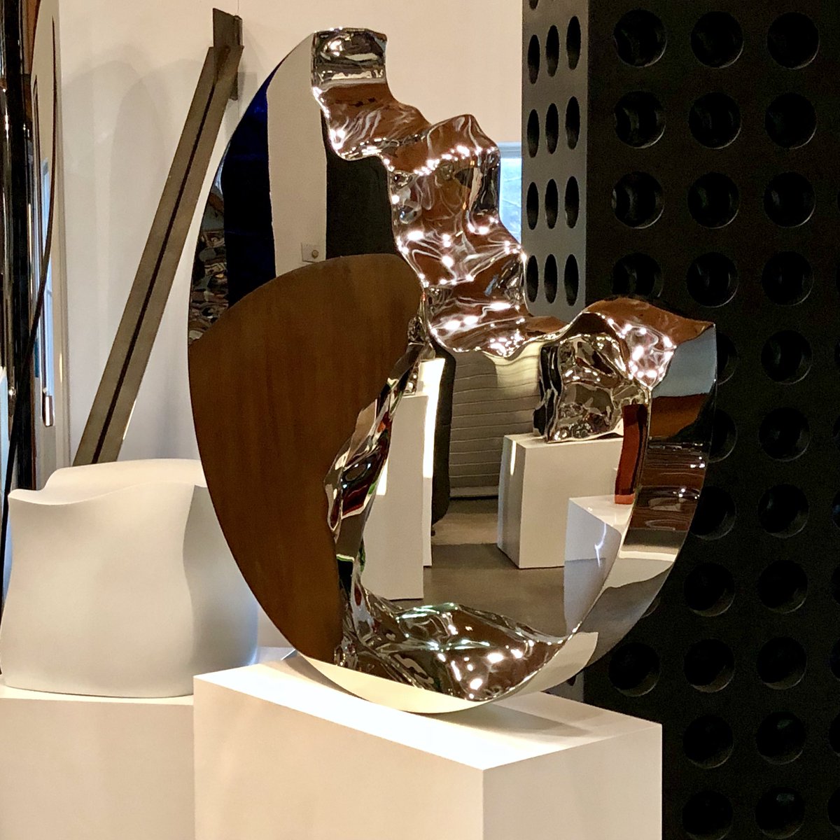 JonPrinceStudio's tweet image. Just finished this new work called Discus - Mirror Polished Marine Grade Stainless Steel. #jonathanprincestudio