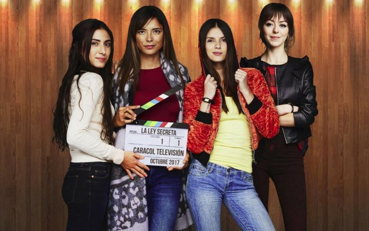 PRODU's tweet photo. Ellas son las protagonistas de #LaLeySecreta. La nueva superserie de drama y acción que transmitirá @CaracolTV en 2018. ¿Cuál es tu actriz favorita: @vinamachado, @juana_delrio, @valeriagalviz o @revoluna? https://t.co/nUFDA28alN