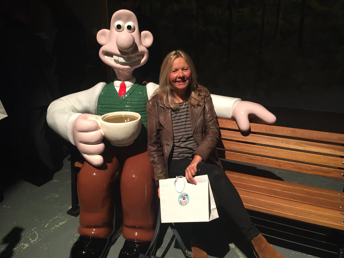 Amazing evening meeting some new friends <a href="/GromitUnleashed/">Gromit Unleashed</a> who’ll be in bristol in 2018 - it’s going to be great fun #wallace #gromit #CliftonVillage <a href="/CliftonVillage/">Discover Clifton</a>